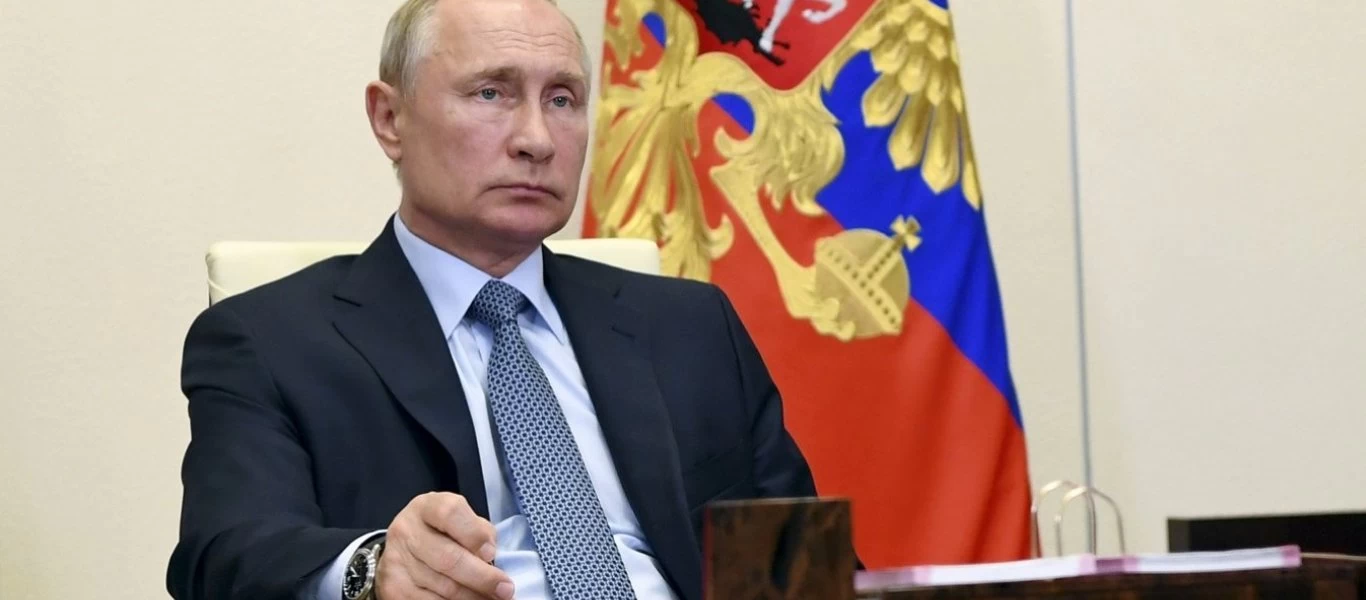 Τηλεγράφημα Β.Πούτιν σε Ε.Μακρόν: «Κυνικό και σκληρό το έγκλημα που διαπράχθηκε μέσα στην εκκλησία»